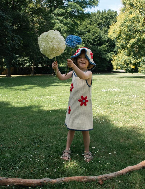 Kinder model met kort bruin haar Holly M.