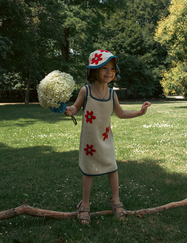 Kinder model met kort bruin haar Holly M.