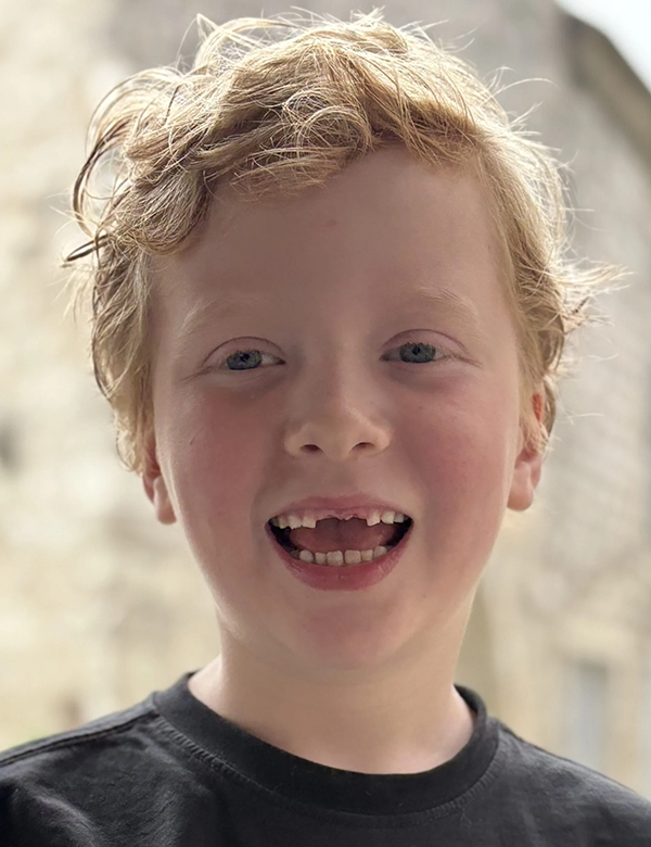 Kindermodel Lewis V.