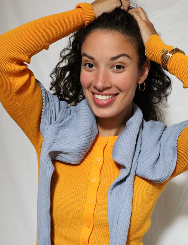 Vrouwelijk model met donker haar Luisa