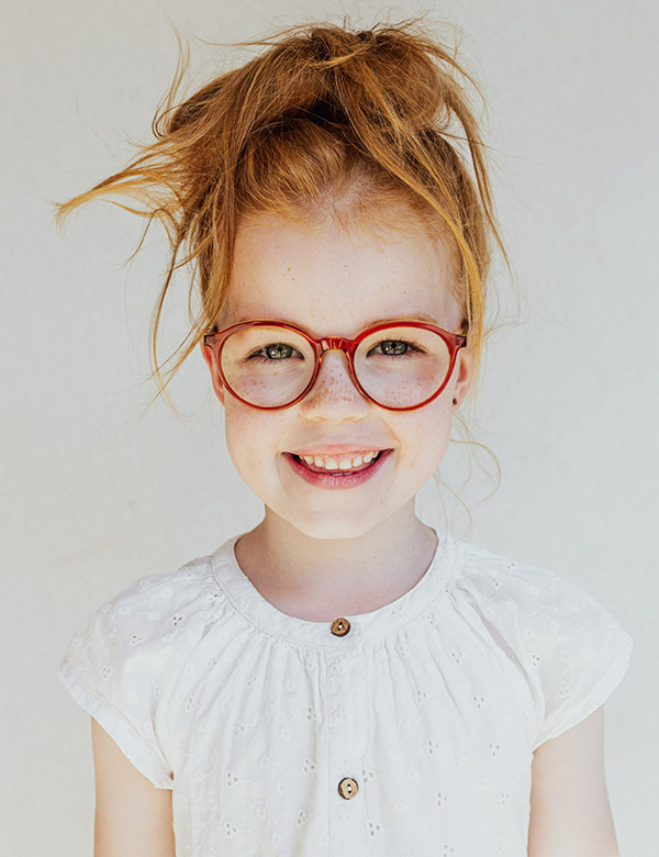 Kinderlijk model met rossig haar en blauw-groene ogen Mirthe S.