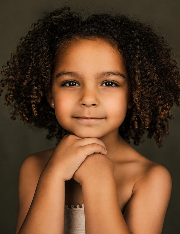 Kindermodel met donkerbruin haar Nadine G.