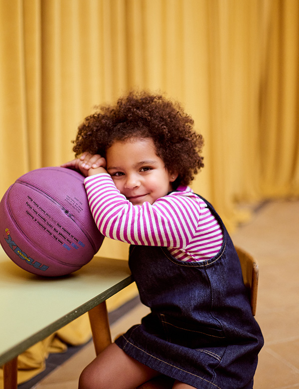 Kindermodel met donkerhaar Nadine