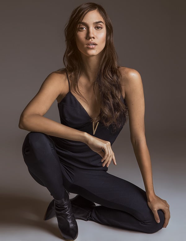 Vrouwelijk model met bruin haar en donkerbruine ogen Natália.
