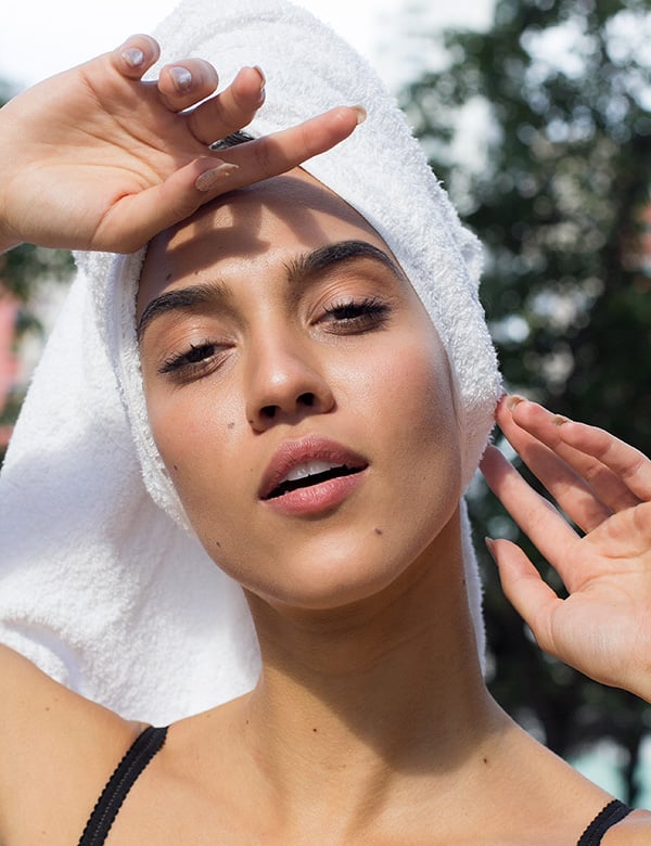 Vrouwelijk model met bruin haar en donkerbruine ogen Natália.