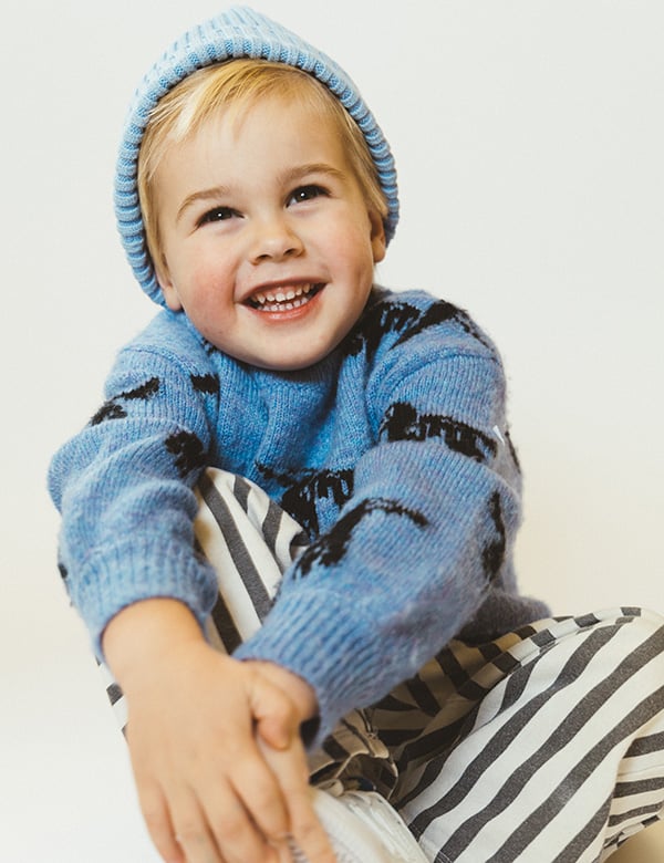 Kindermodel met kort blond haar Noah K.