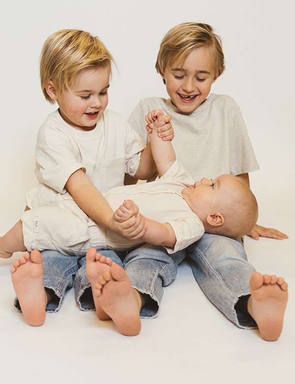 Kindermodel met kort blond haar Noah K.