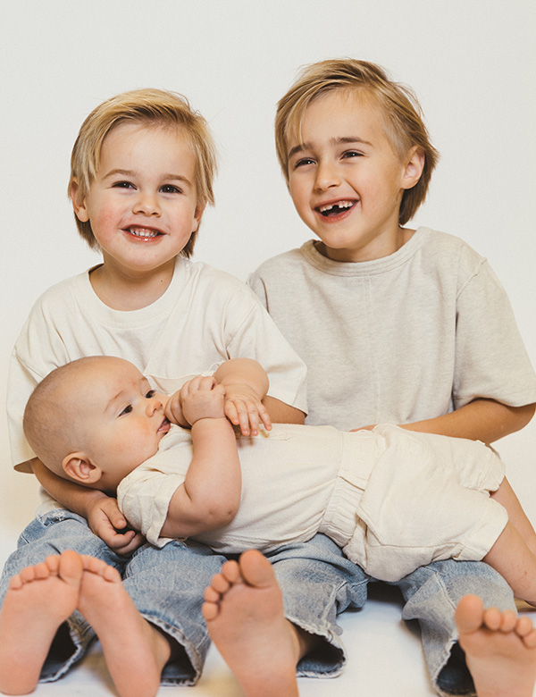 Kindermodel met kort blond haar Noah K.