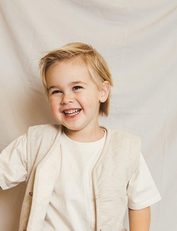 Kindermodel met kort blond haar Noah K.