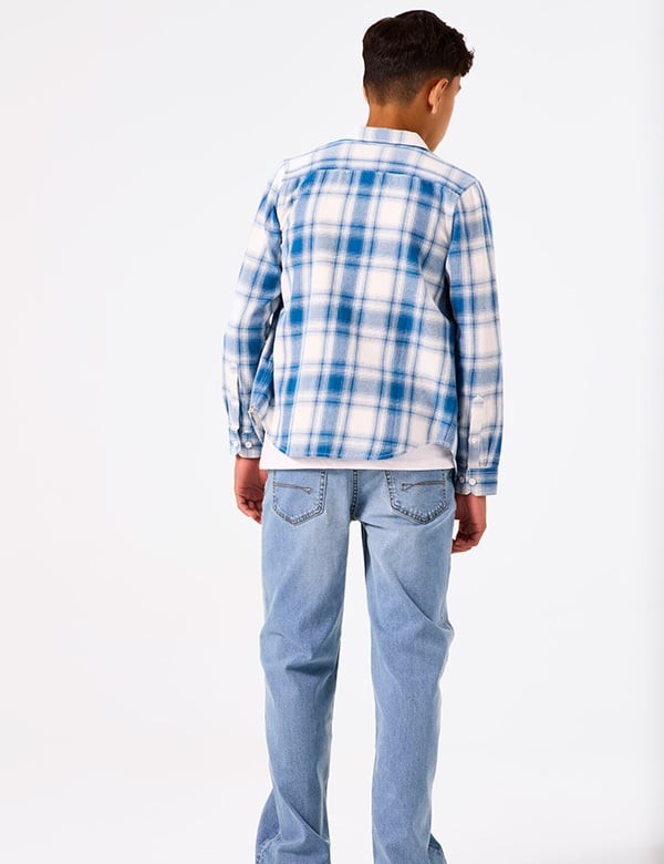 Kinderlijk model met zwart haar en donkerbruine ogen Romeijn.
