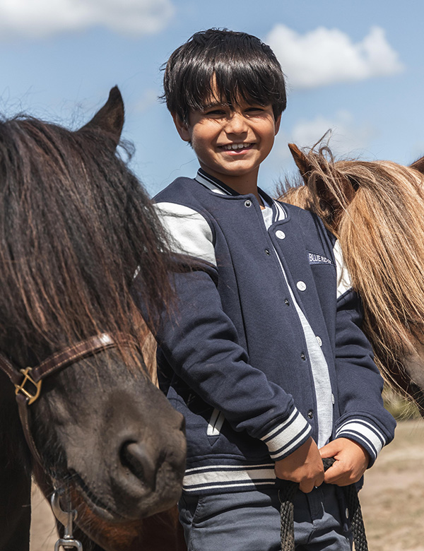 Kinderlijk model met bruin haar en bruine ogen Stan T.