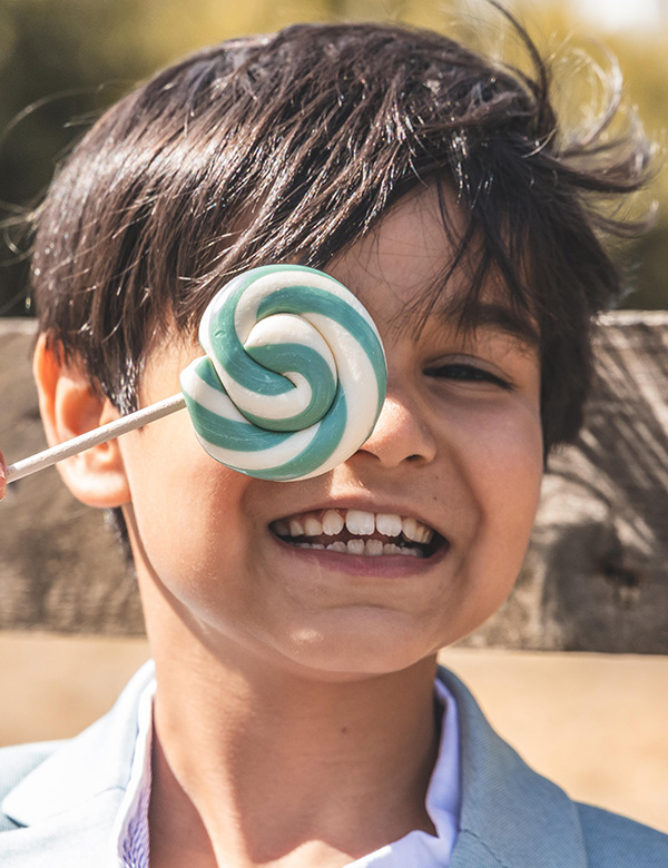Kinderlijk model met bruin haar en bruine ogen Stan T.