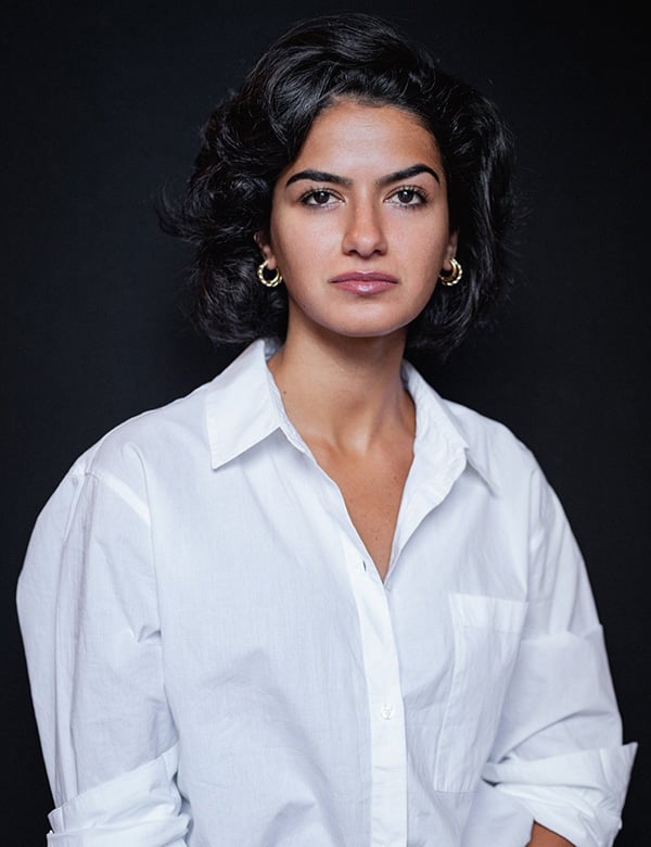 Vrouwelijk model met donker haar Tugce