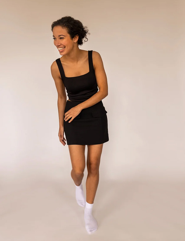 Vrouwelijk model met donker haar Luisa