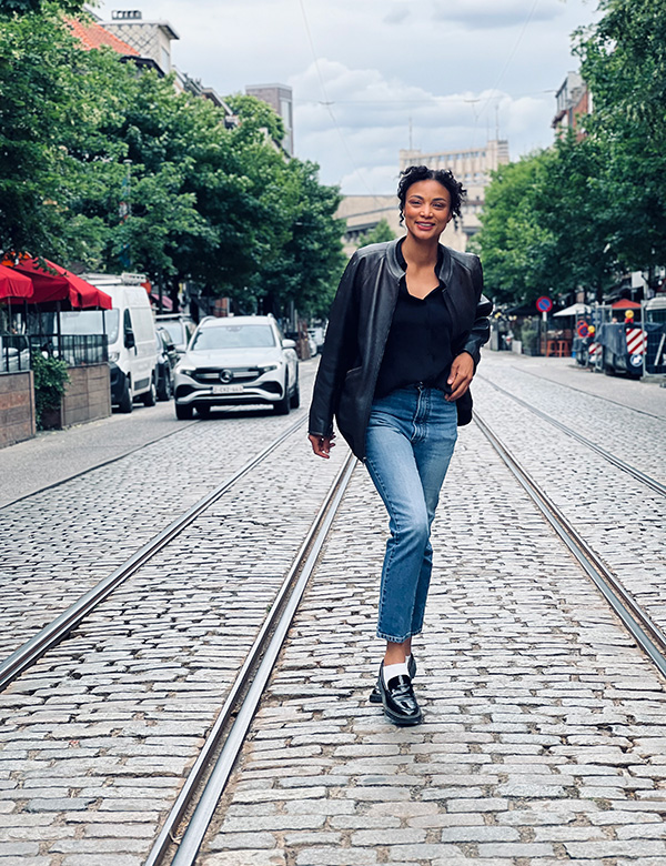 Vrouwelijk model met donker haar Francesca