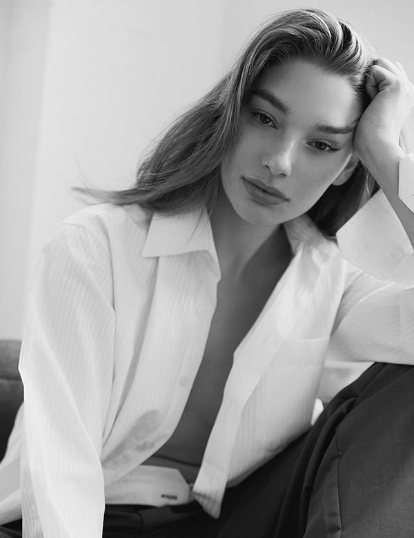 Vrouwelijk model met lichtbruin haar Isabelle B.