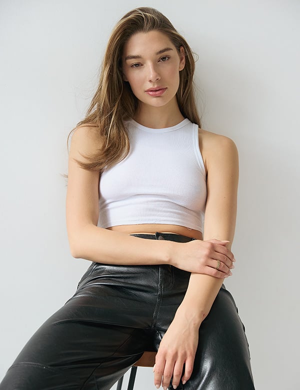 Vrouwelijk model met lichtbruin haar Isabelle B.