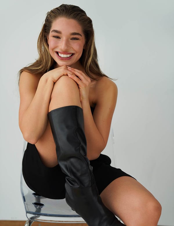 Vrouwelijk model met lichtbruin haar Isabelle B.
