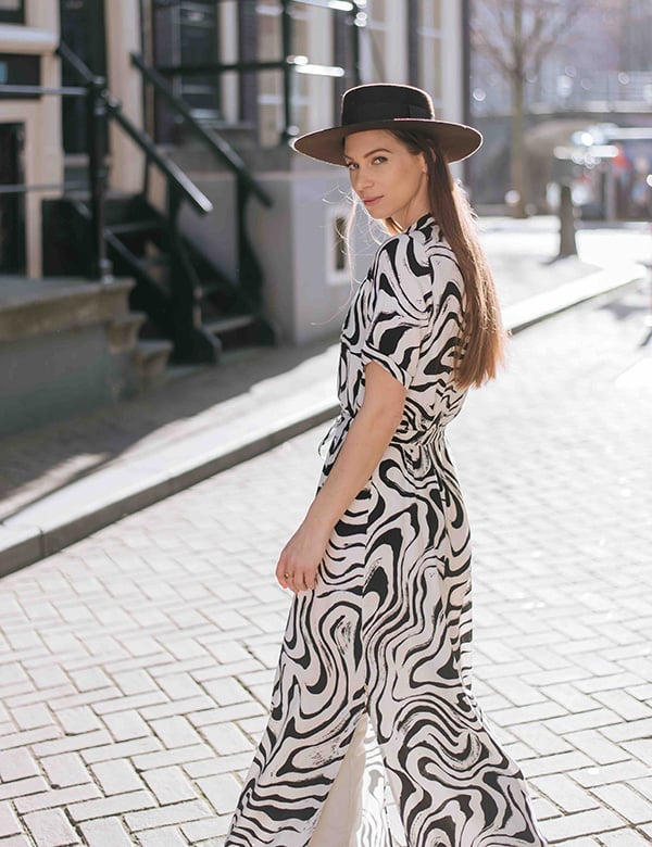 Vrouwelijk model met bruin haar Marlieke