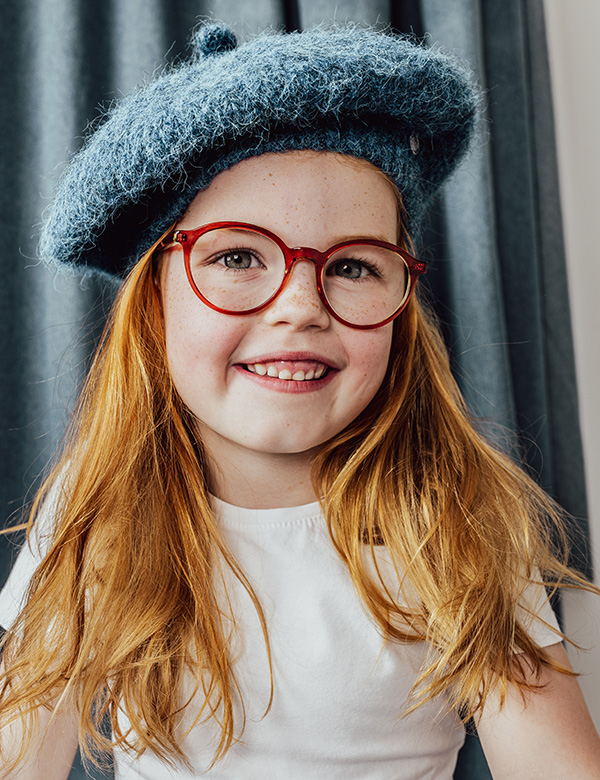 Kinderlijk model met rood haar en blauw-groene ogen Mirthe S.
