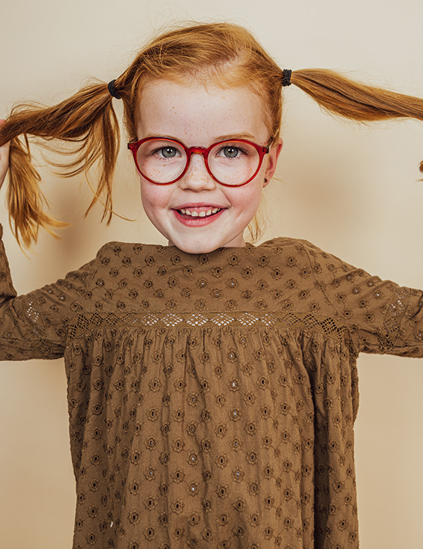 Kinderlijk model met rood haar en blauw-groene ogen Mirthe S.