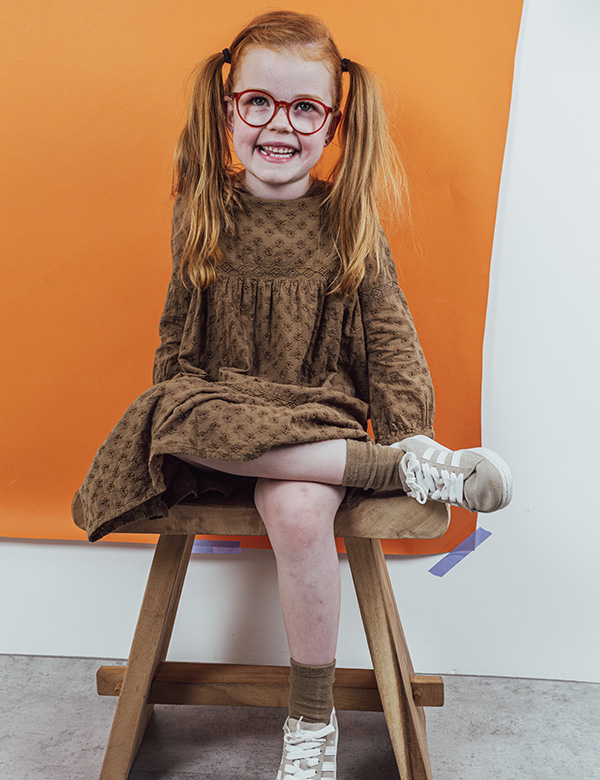 Kinderlijk model met rood haar en blauw-groene ogen Mirthe S.