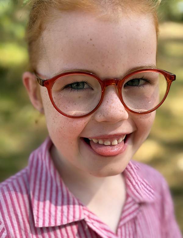 Kindermodel met sproetjes en rood haar Mirthe S.