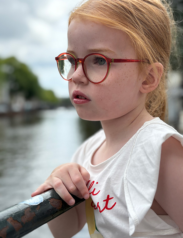 Kindermodel met sproetjes en rood haar Mirthe S.