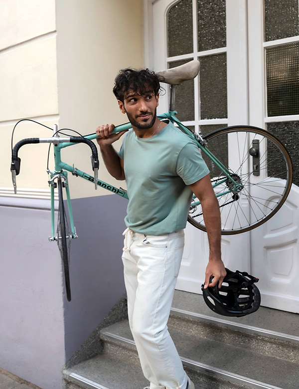 Mannelijk model met donker haar Radman