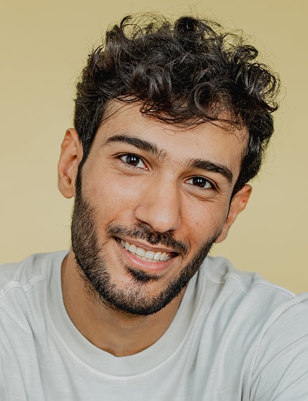 Mannelijk model met donker haar radman