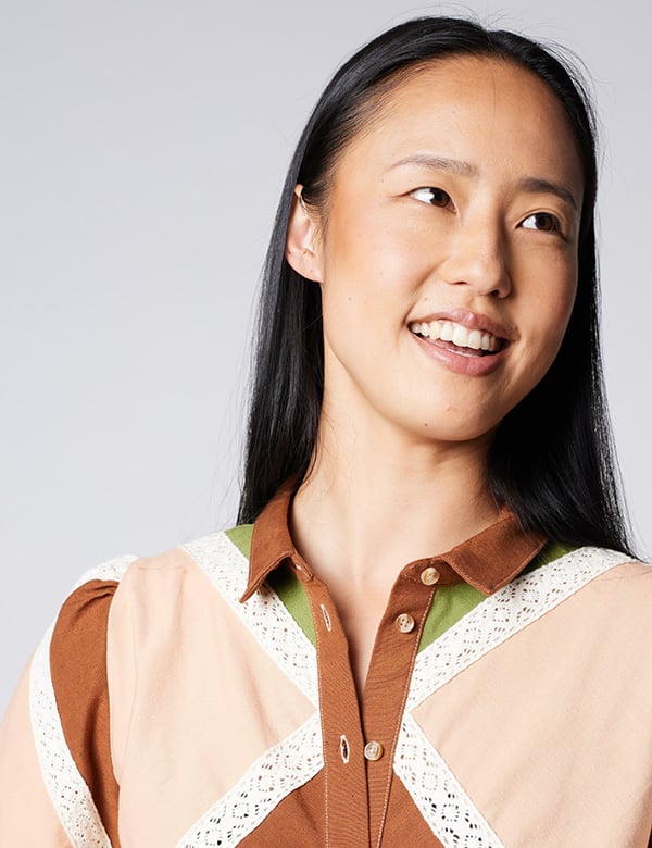 Vrouwelijk model met zwart haar Asa