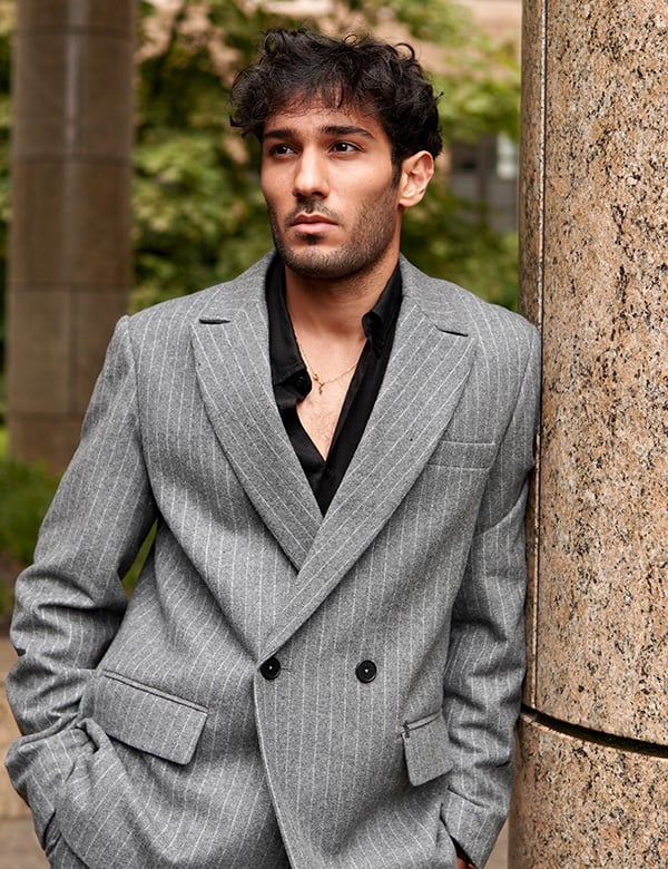 Mannelijk model met kort bruin haar Radman H.