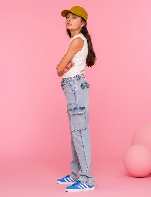 Tienermodel Danii met bruin haar