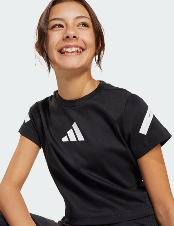 Tienermodel Danii met bruin haar