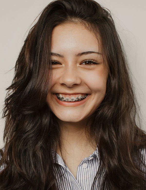 Tienermodel danii met bruin haar