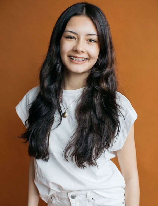 Tienermodel Danii met bruin haar