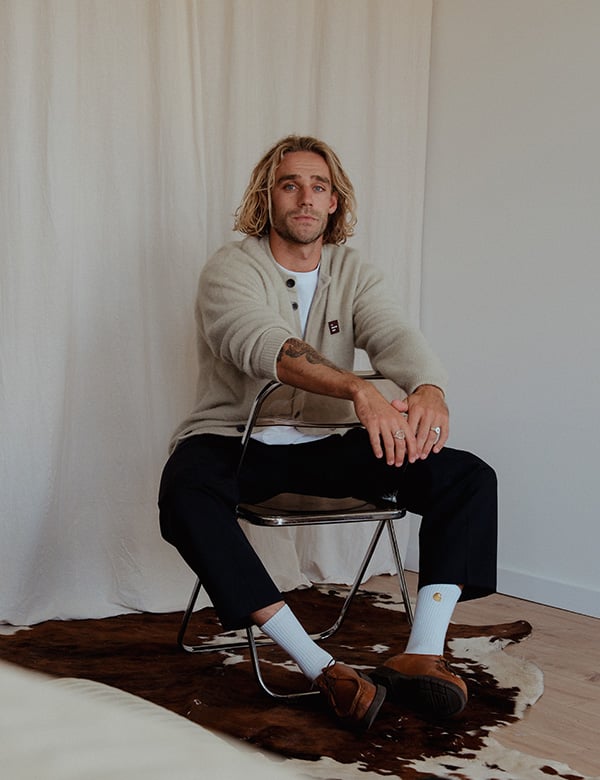 Mannelijk model met blond haar Job W.