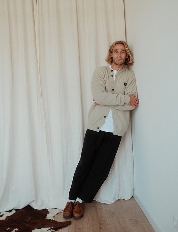 Mannelijk model met blond haar Job W.