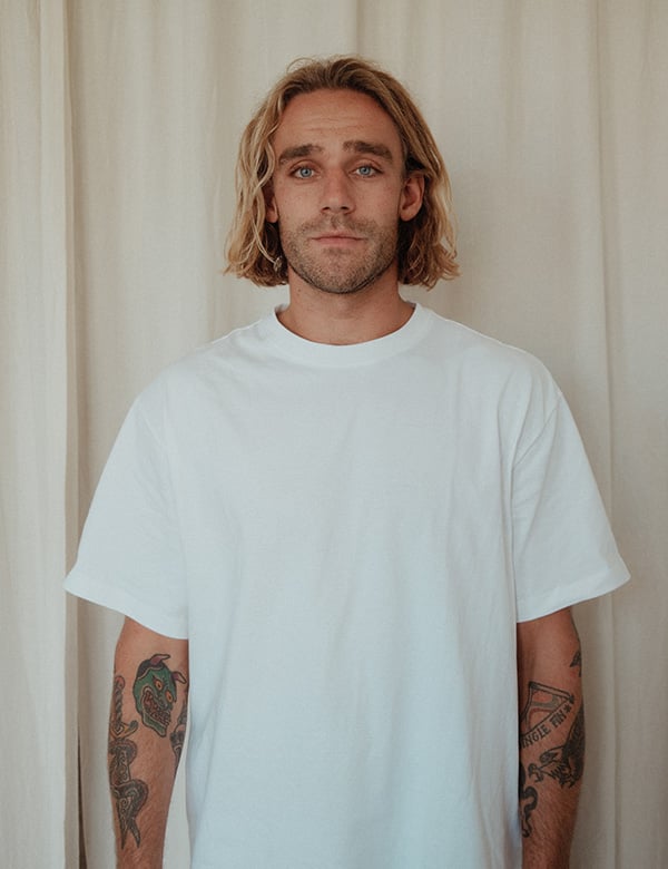 Mannelijk model met blond haar Job W.