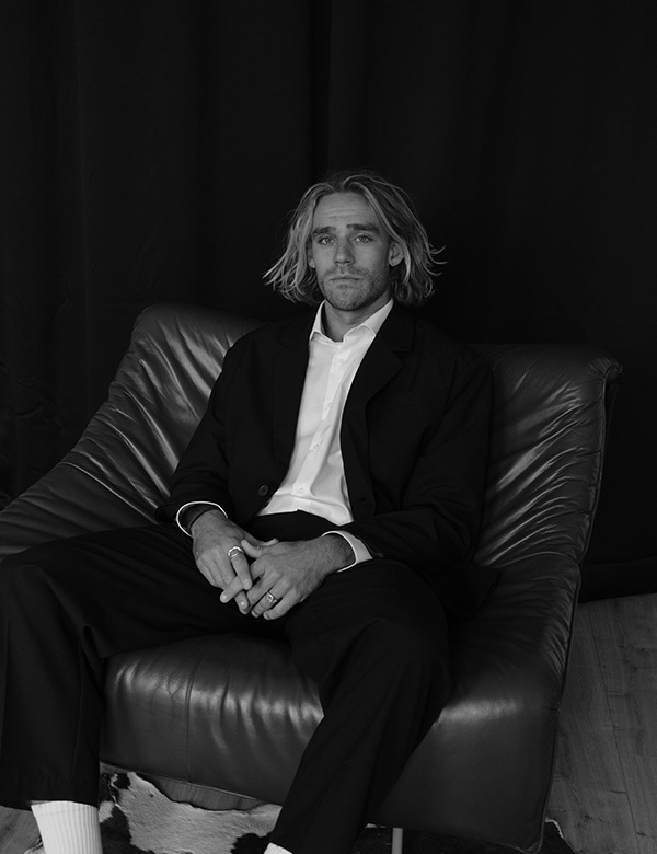 Mannelijk model met blond haar Job W.