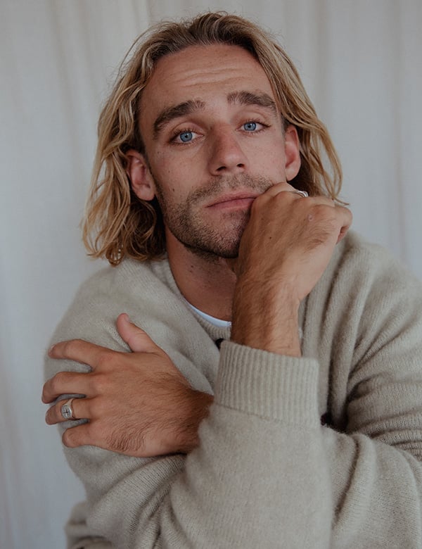 Mannelijk model met blond haar Job W.