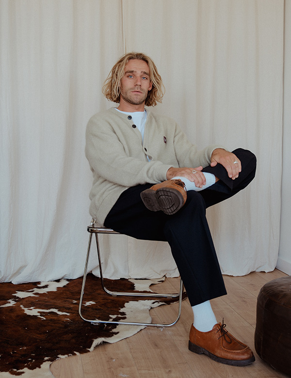 Mannelijk model met blond haar Job W.
