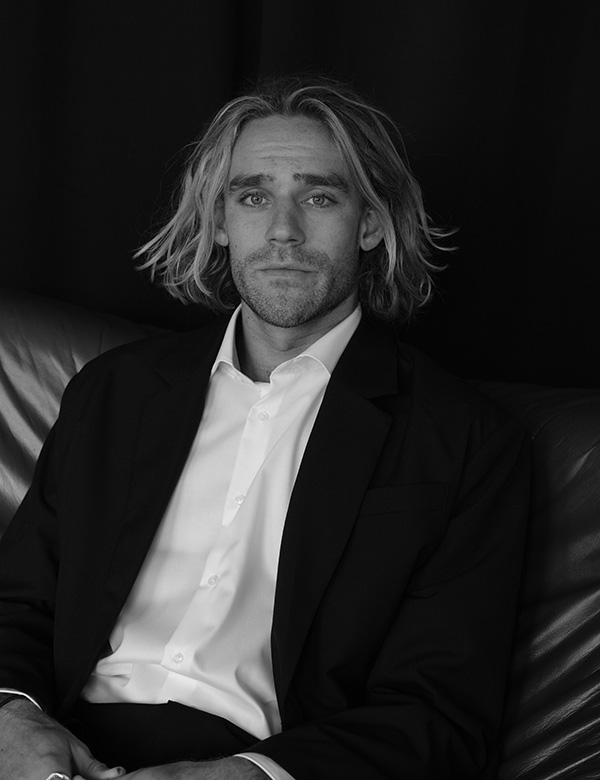 Mannelijk model met blond haar Job W.