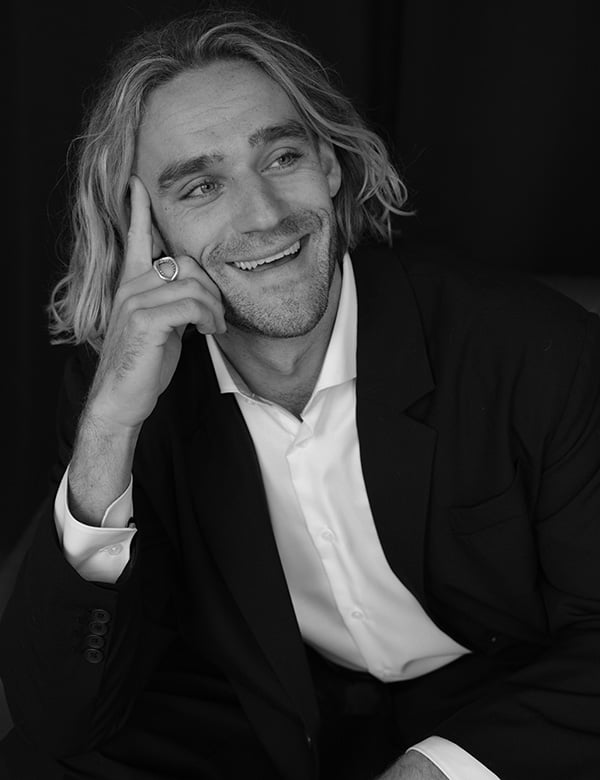 Mannelijk model met blond haar Job W.