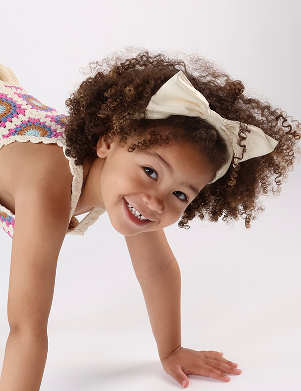 Kindermodel met bruin krullend haar Lulu W.