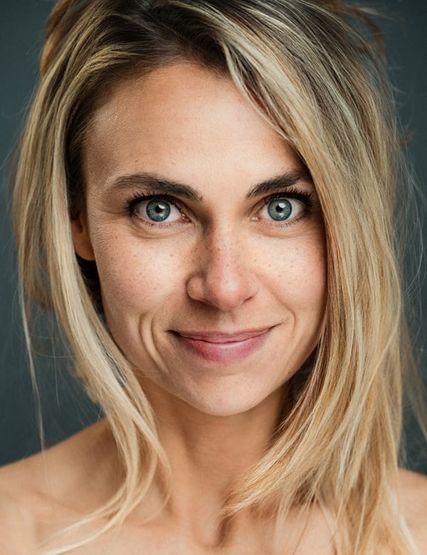 Vrouwelijk model met donkerblond haar Michelle No.