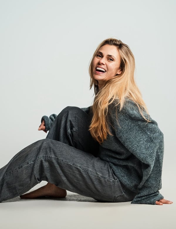 Vrouwelijk model met donkerblond haar Michelle No.