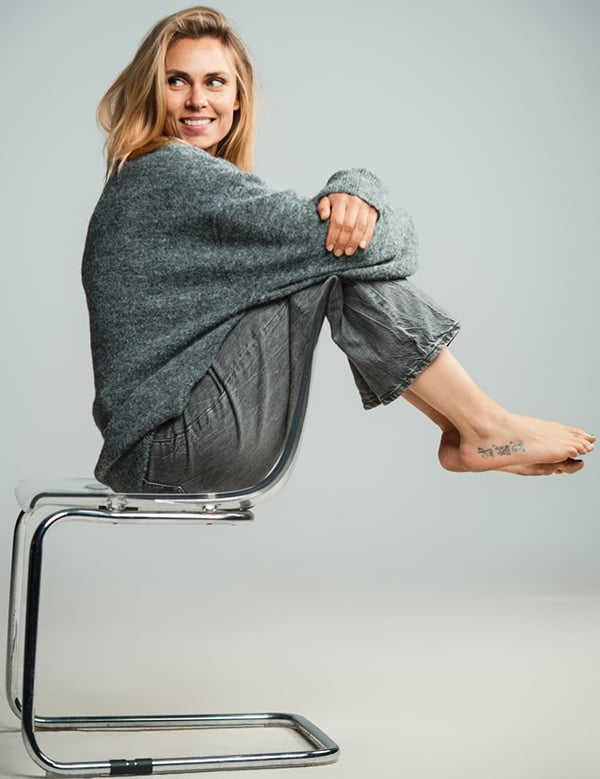 Vrouwelijk model met donkerblond haar Michelle No.