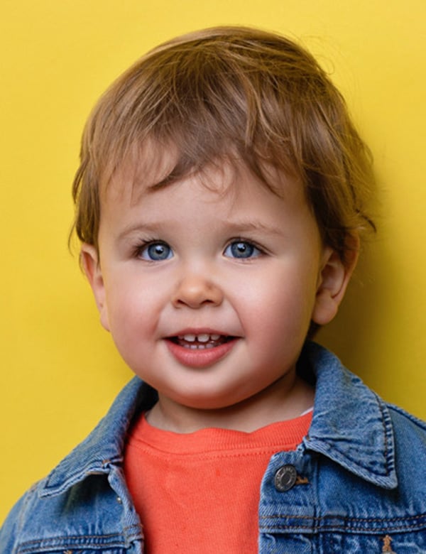Kindermodel met blond haar morris a.
