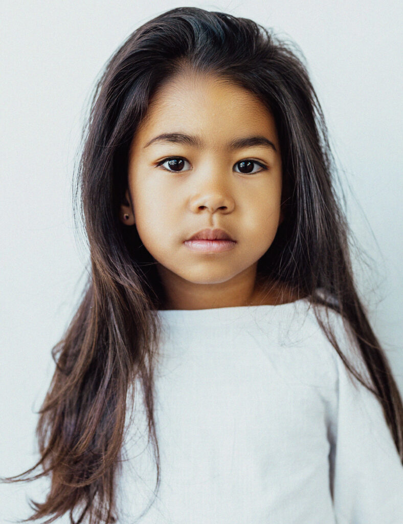 Kindermodel met donker haar Nayla